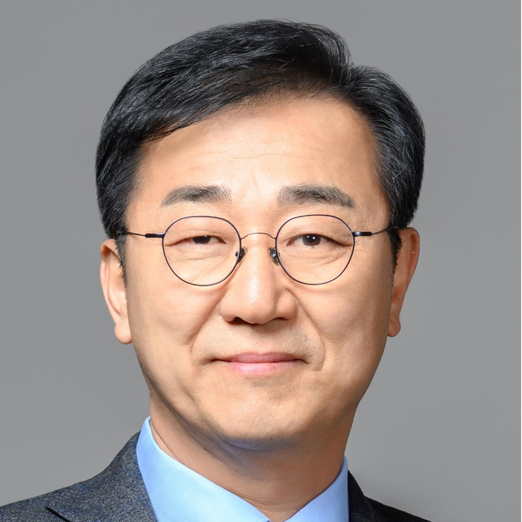 H.E. Kim Yun-duk